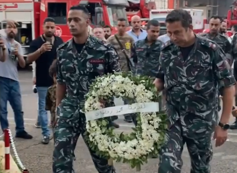 محمد رمضان يزور النصب التذكاري لشهداء مرفأ بيروت